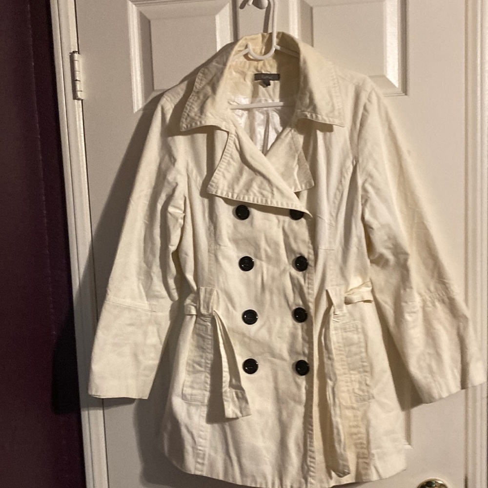 White Mod Trench-Coat with Black Buttons  Great Vintage Look, Size 14